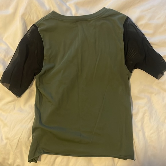 Faith T-shirt army green with black mesh sleeves size extra small - Picture 2 of 2